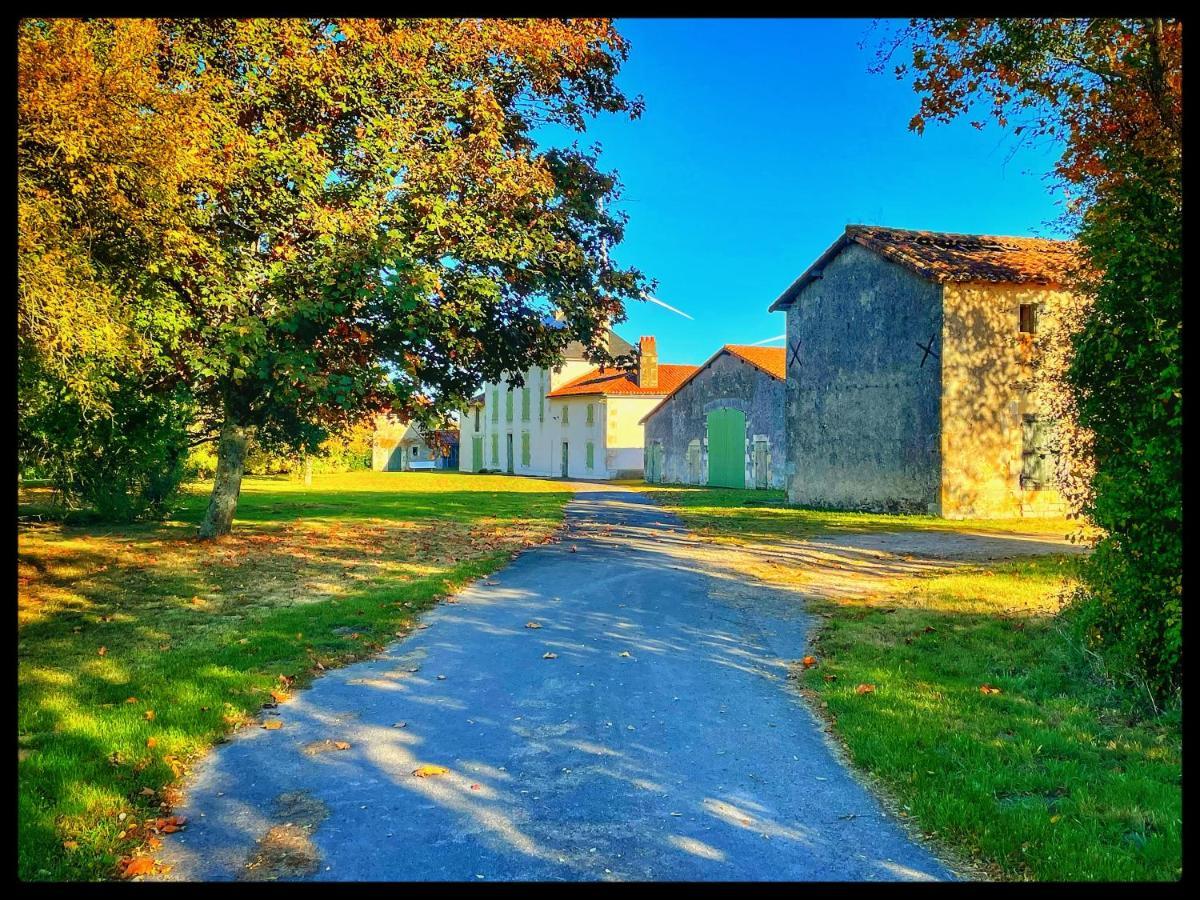Les Maisons Du Bonheur Bed & Breakfast Chateau-Garnier Exterior photo